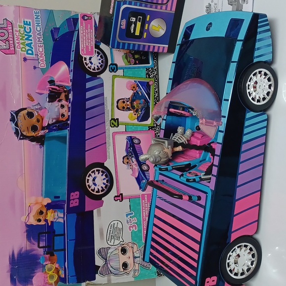 L.O.L SURPRISE Dance Dance Dance car, pool, and dance floor. 3-in-1 - Picture 2 of 8